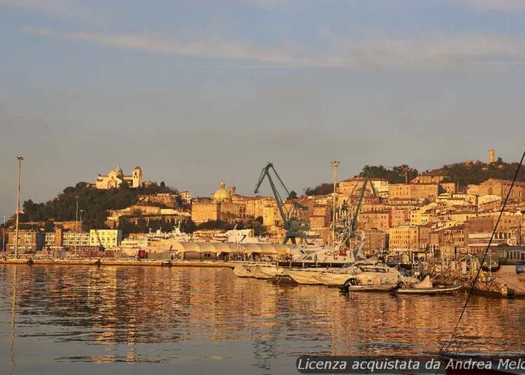 Meteo Ancona Oggi Sereno Molto Ventoso Poi Nubi Sparse METEO