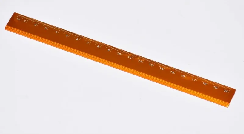REGLA METALICA 20CM DORADO
