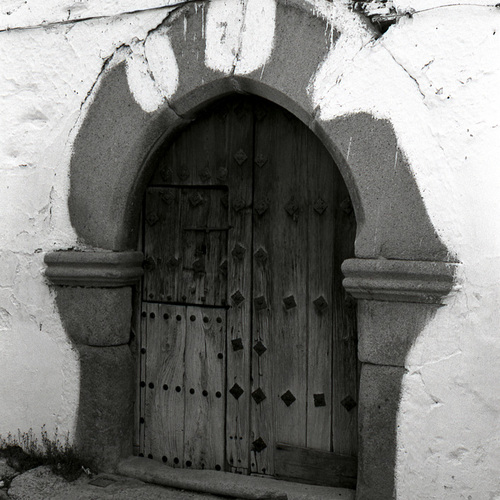 157-Puerta-de-la-calle-Mendos-1970-1985