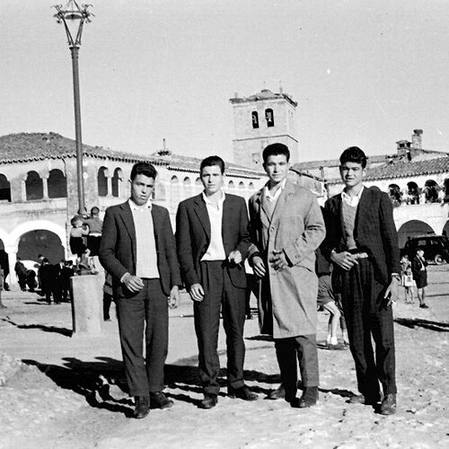 En la plaza 1964