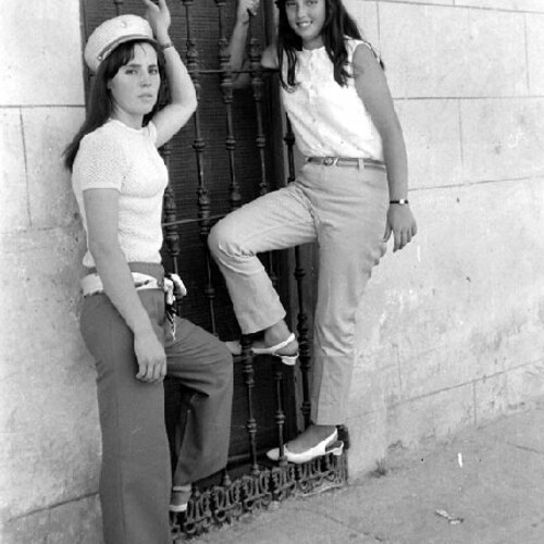 Amigas en la plaza 1973