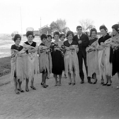 1964 con manton  de manila