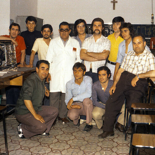 Estudiosos de la electronica 1975