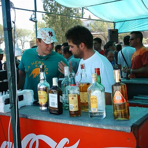 el barman y el DJ