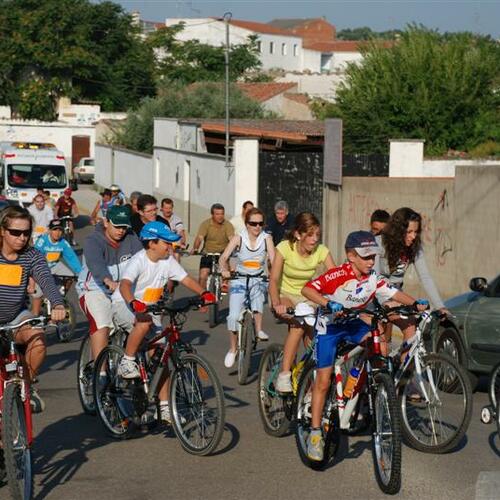 Bicis al pasar por la cruz