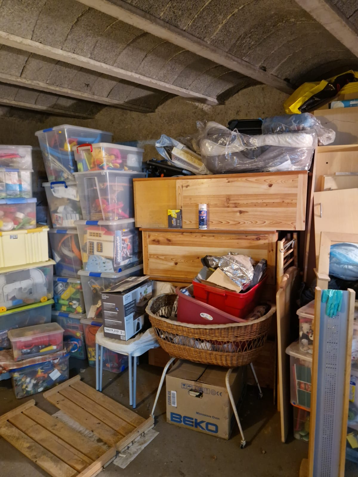 Recogida y reciclaje de muebles, electrodomésticos, y basura en Subirats - ¡Elimina lo que ya no necesitas!