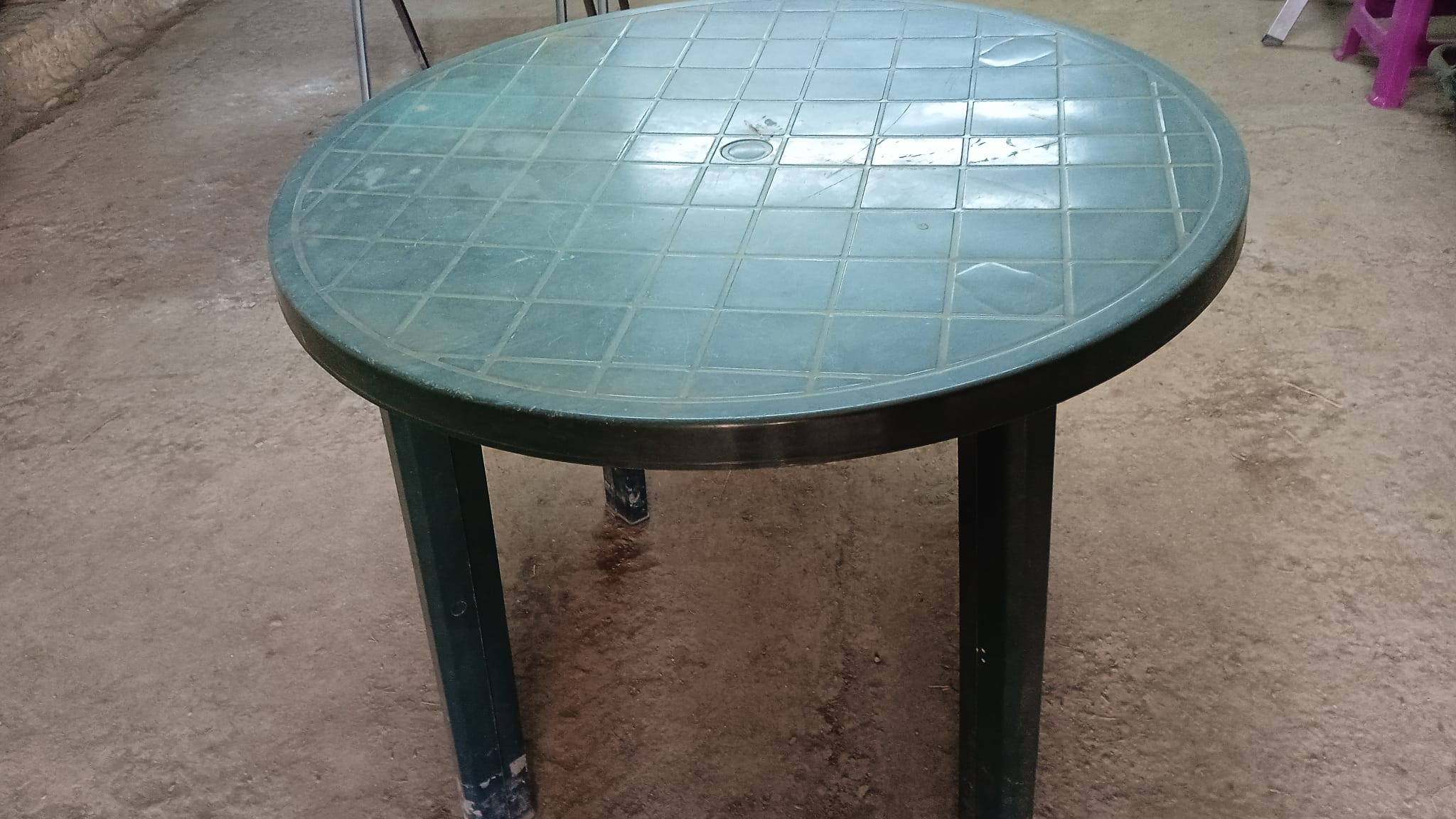 Deshazte de tus muebles viejos y trastos de manera sostenible en Montcada i Reixac - ¡Contáctanos!