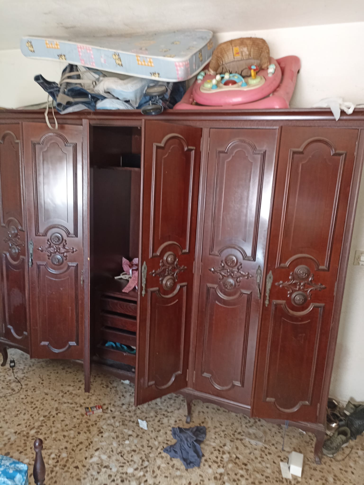 Recogida y reciclaje de muebles viejos y trastos en Sallent - ¡Elimina el desorden de tu hogar!