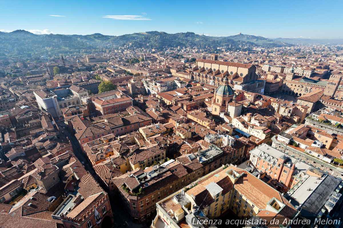 meteo-bologna:-domani-previsto-un-cielo-quasi-sereno,-seguito-da-un-leggero-aumento-delle-nuvole.