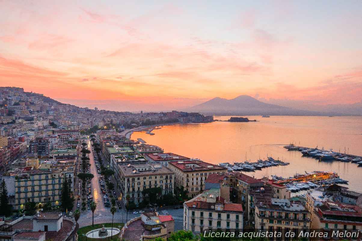 meteo-napoli:-previsioni-per-oggi-indicano-cielo-poco-nuvoloso-seguito-da-condizioni-quasi-serene
