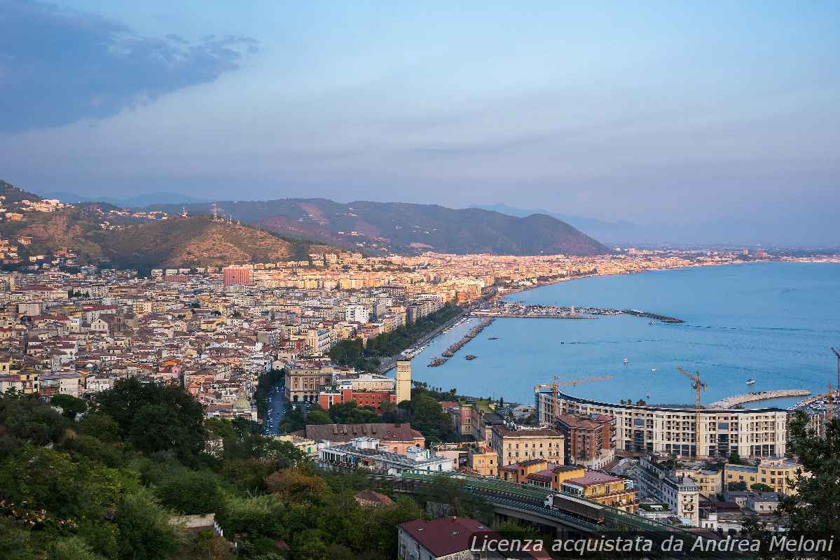 meteo-salerno:-domani-sereno,-ventoso-a-tratti,-poi-sereno