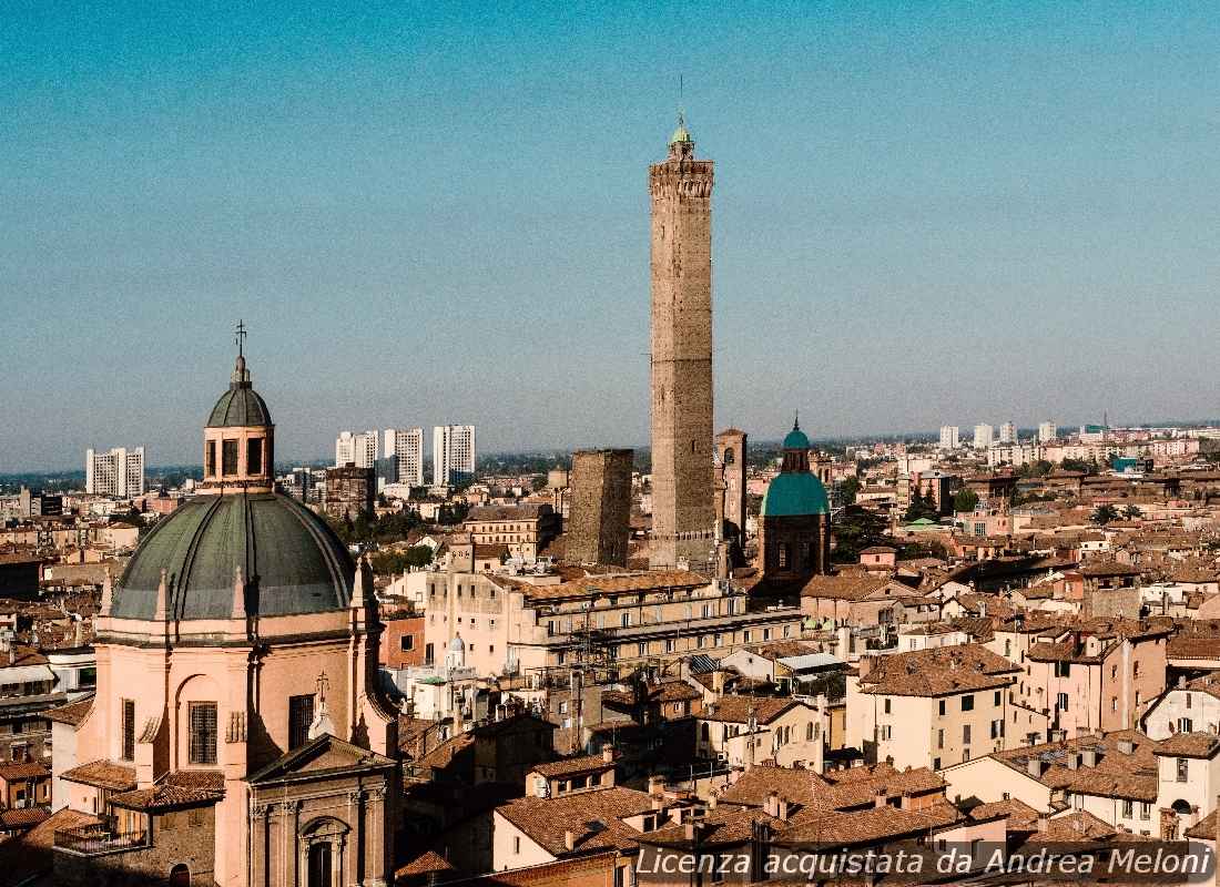 meteo-bologna:-domani-previsti-rovesci-e-cielo-molto-nuvoloso,-seguiti-da-nubi-sparse-con-piovaschi.