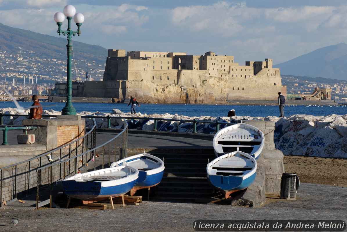 meteo-napoli:-previsioni-di-oggi-indicano-tempo-sereno-e-ventoso,-con-condizioni-di-quasi-serenita-in-seguito.