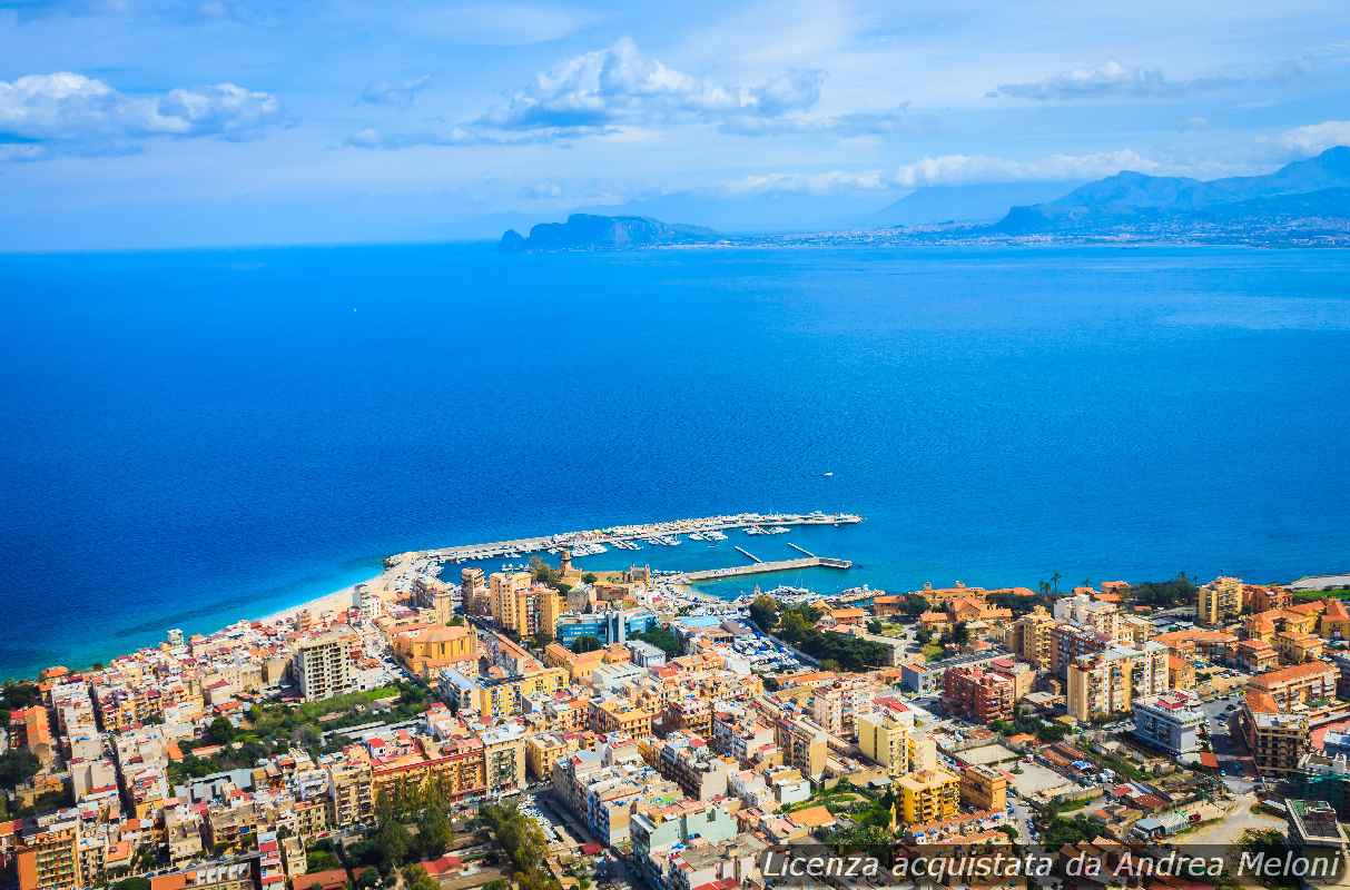 meteo-palermo-oggi-nubi-sparse-con-piovaschi,-ventoso,-poi-nuvoloso-con-rovesci,-ventoso-a-tratti