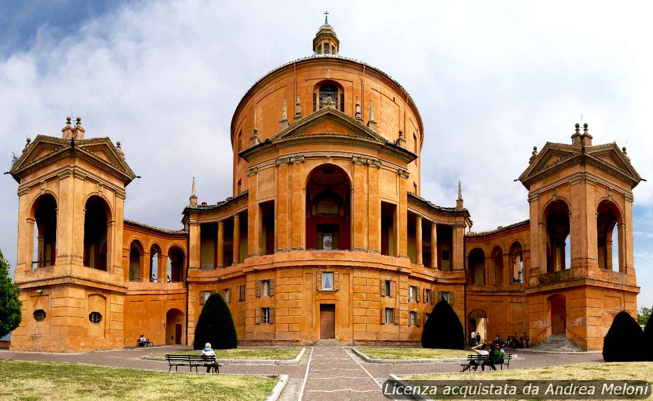 meteo-bologna:-giornata-caratterizzata-da-nuvolosita-leggera,-venti-intermittenti-e-cielo-sereno-in-serata