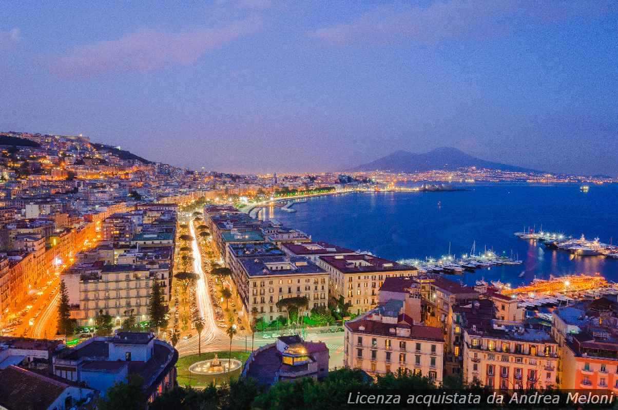 meteo-napoli:-previsioni-per-domani-indicano-cielo-parzialmente-nuvoloso-con-brevi-piovaschi,-seguiti-da-tempo-sereno
