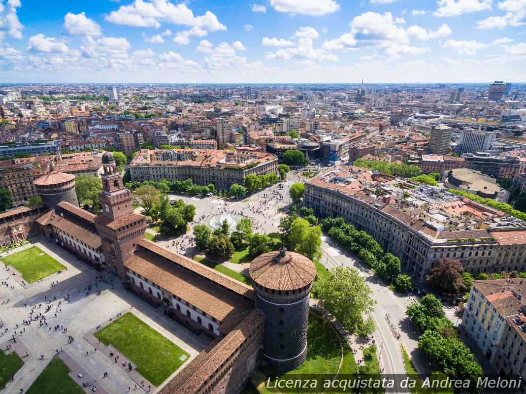 meteo-milano:-previsioni-di-cielo-nuvoloso-e-rovesci-seguiti-da-piovaschi-per-oggi