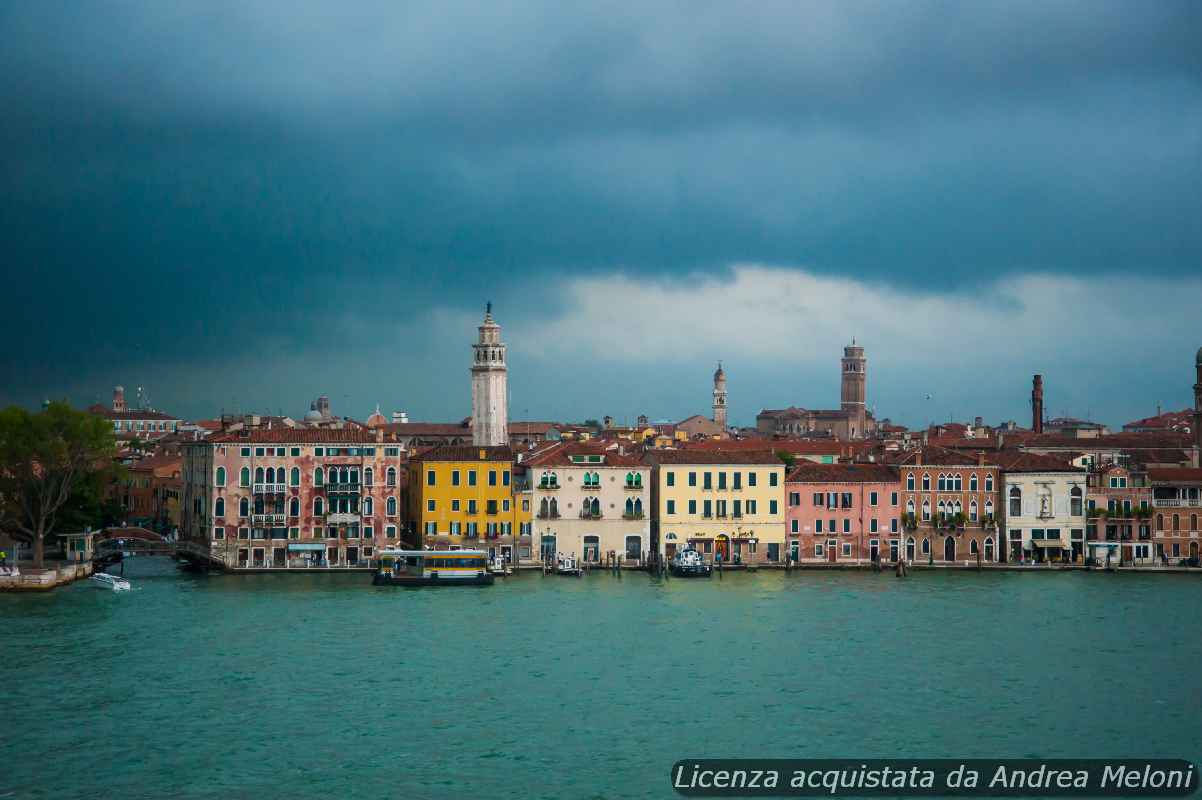 “Meteo Venezia: arriva la pioggia, seguita da cielo nuvoloso nei giorni successivi”