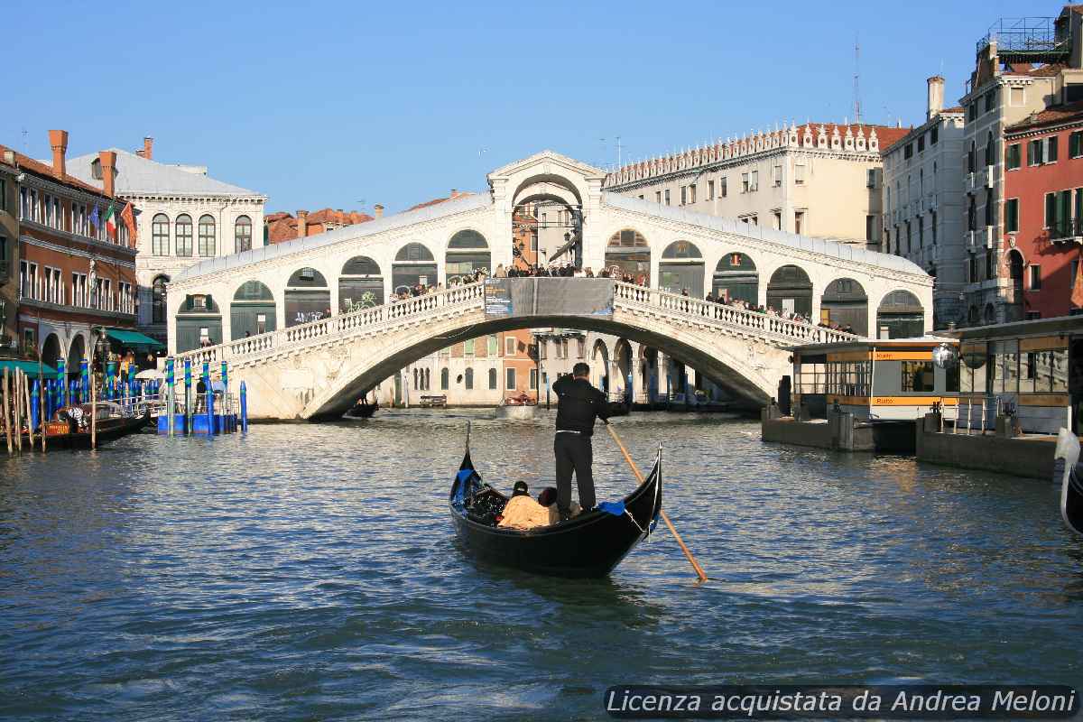 meteo-venezia-oggi-molto-nuvoloso-con-pioggia,-molto-ventoso,-poi-poco-nuvoloso-con-piovaschi,-ventoso