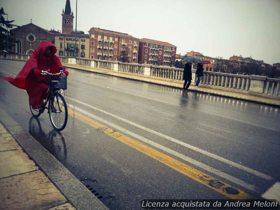 meteo-verona-domani-molto-nuvoloso-con-rovesci,-ventoso-a-tratti,-poi-nuvoloso-con-rovesci