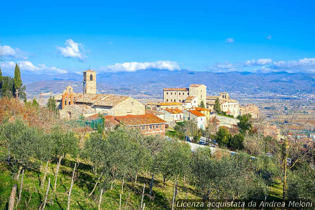 meteo-arezzo-domani-poco-nuvoloso-con-rovesci,-molto-ventoso,-poi-nubi-sparse-con-rovesci,-ventoso-a-tratti