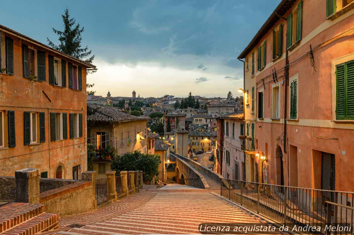 Meteo Perugia: domani nuvoloso con rovesci, ventoso a tratti, poi nuvoloso e molto ventoso