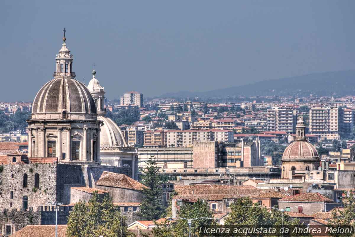 meteo-catania:-sereno,-ventoso-a-tratti,-poi-poco-nuvoloso
