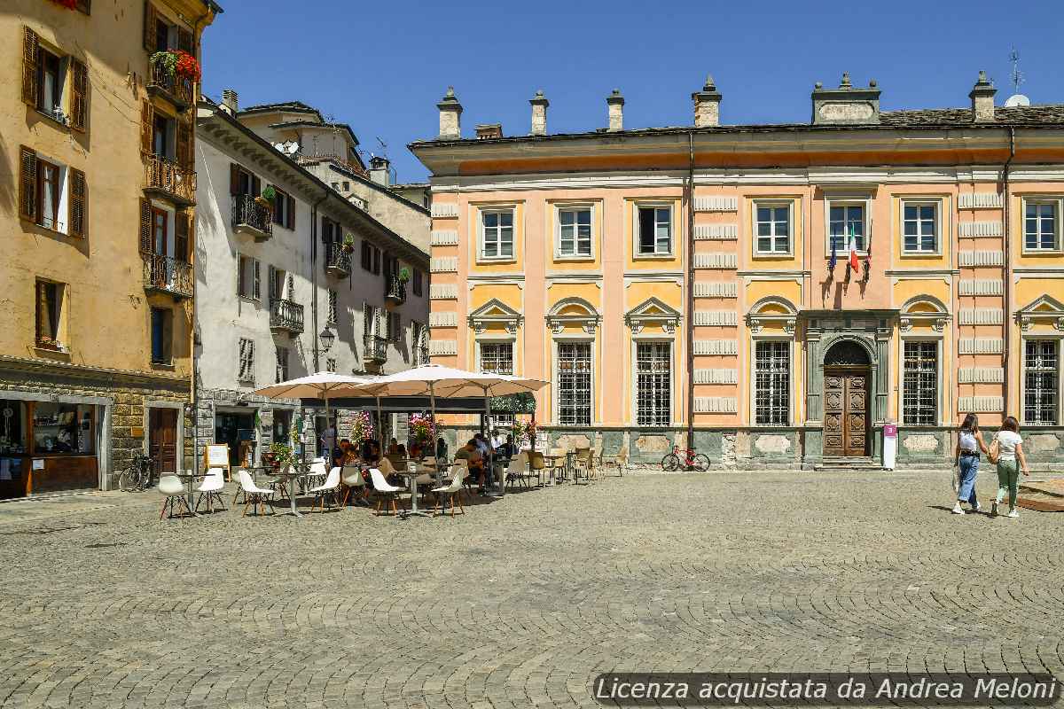 Meteo Aosta: sereno oggi, ventoso a tratti, poi nubi sparse con piovaschi