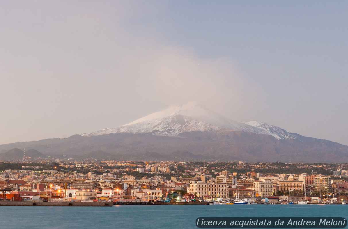 meteo-catania:-nubi-sparse-domani,-poi-molto-nuvoloso-con-rovesci-e-vento