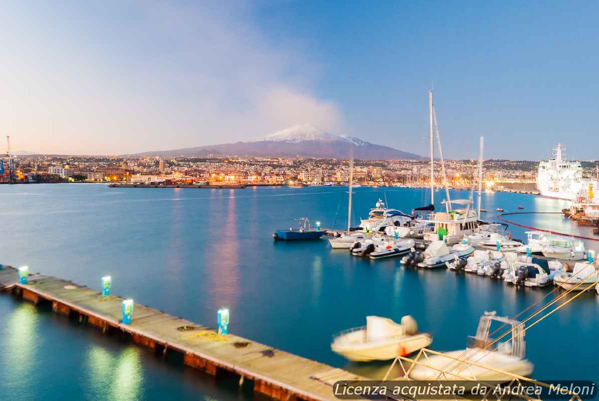 meteo-catania:-nubi-sparse-oggi,-poi-molto-nuvoloso-con-rovesci-e-vento