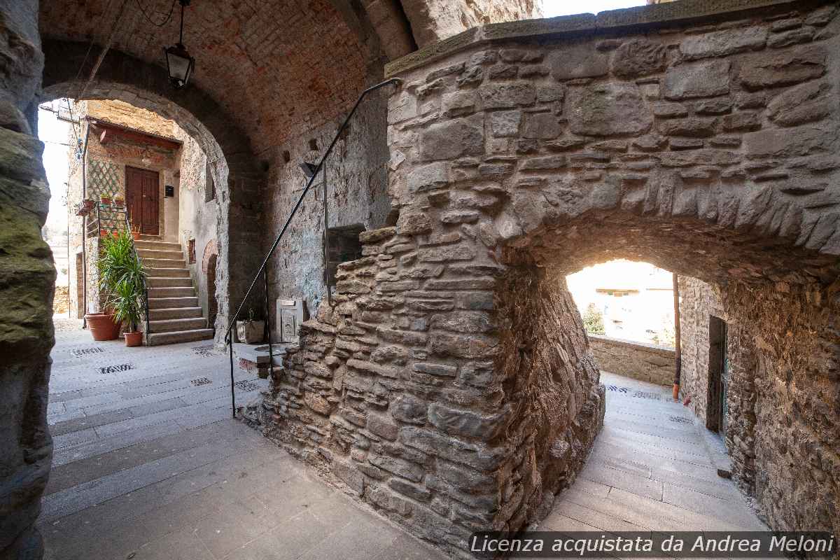 Meteo Arezzo: domani sereno, molto ventoso, poi sereno, ventoso a tratti