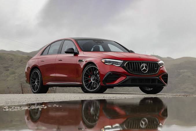 مرسيدس E-Class أو مشابهة