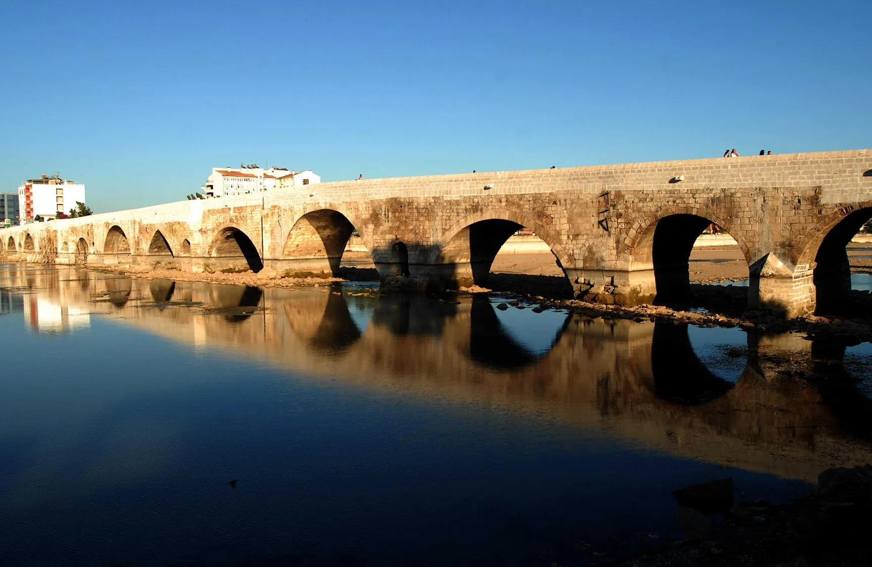 Puente de piedra de Guri i Kamjes