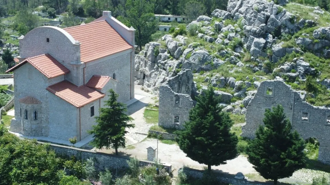 Iglesia de San Esteban (Kisha e Shën Stefanit)