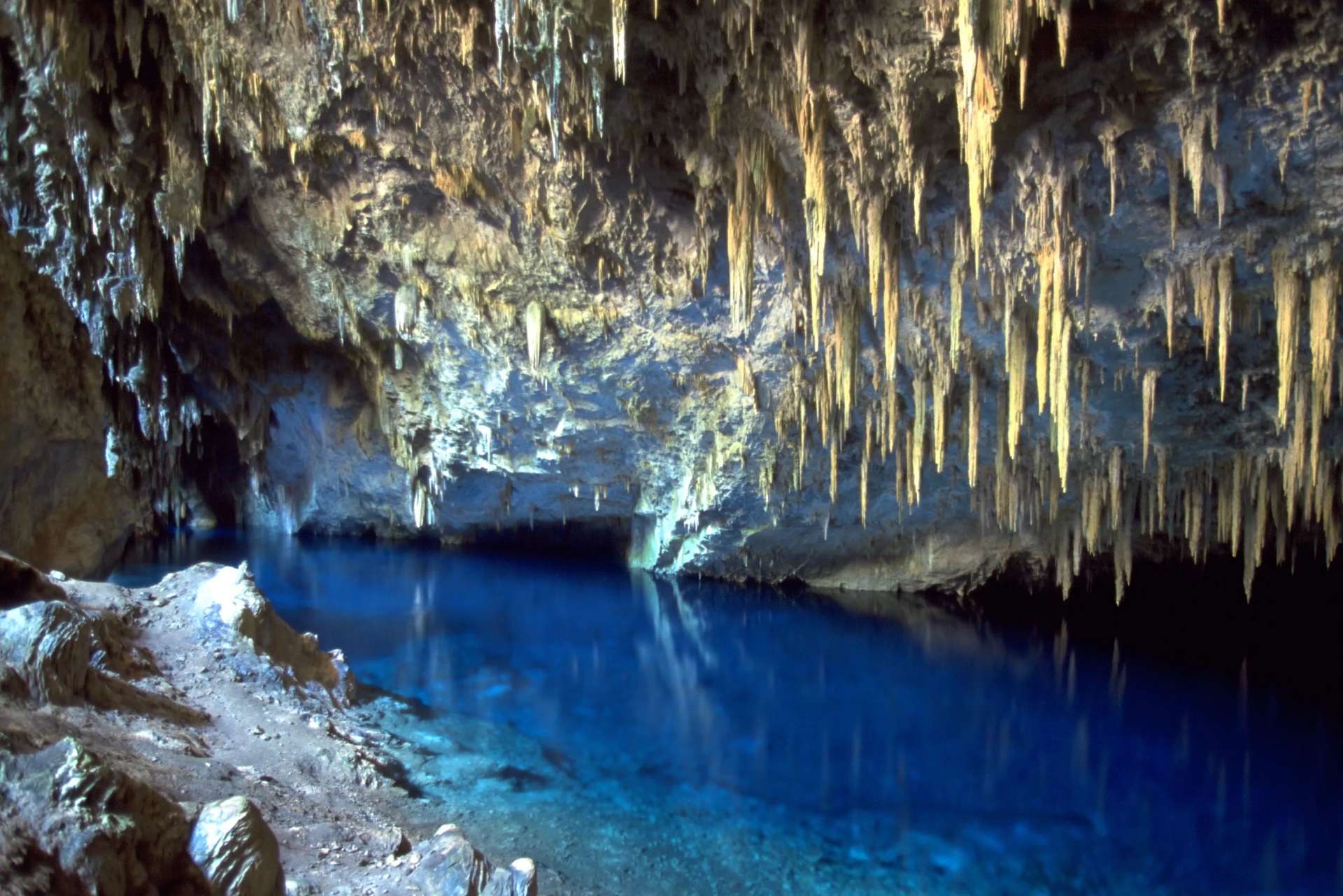 Gruta do Lago Azul