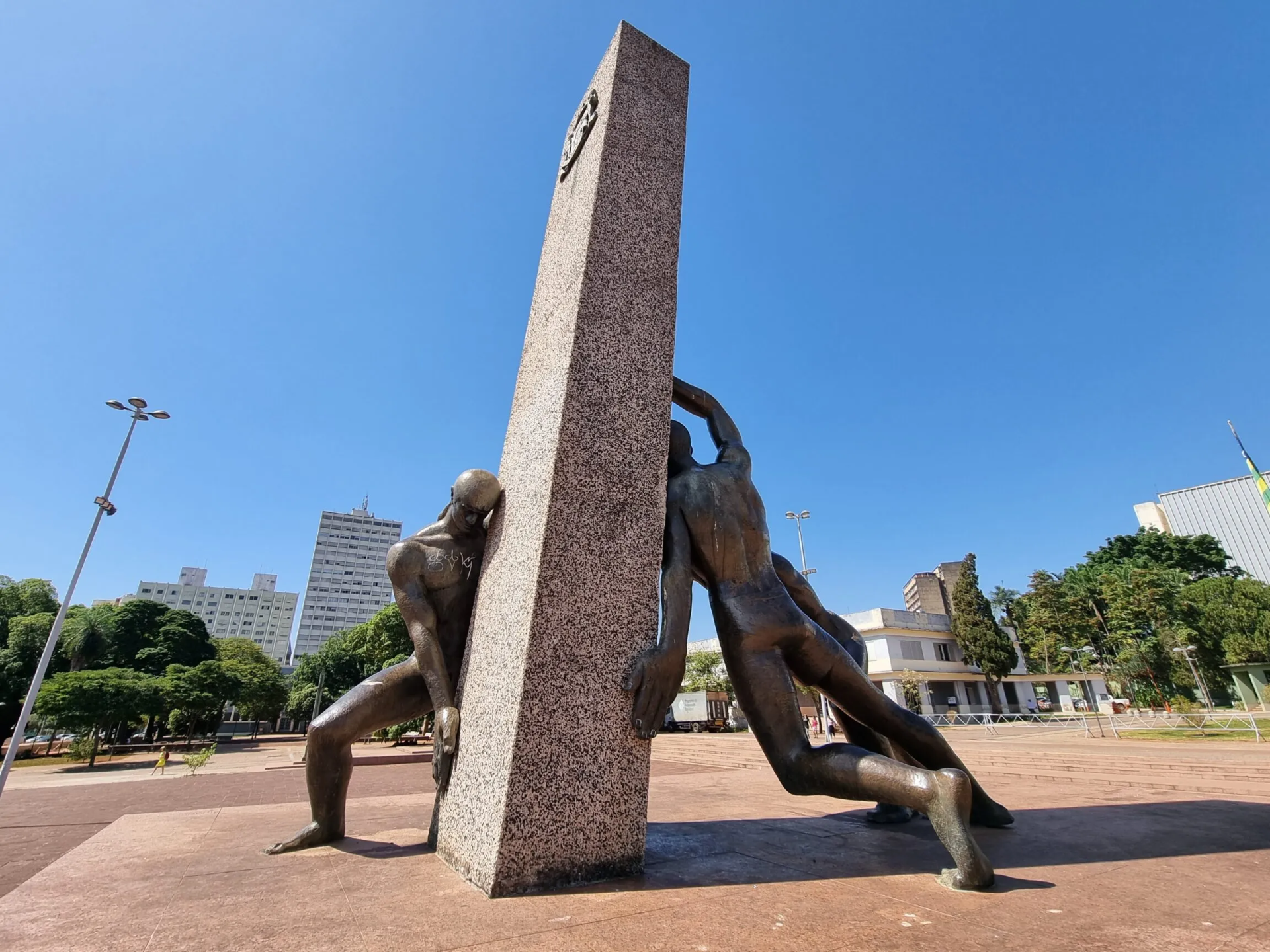 Monumento às Três Raças