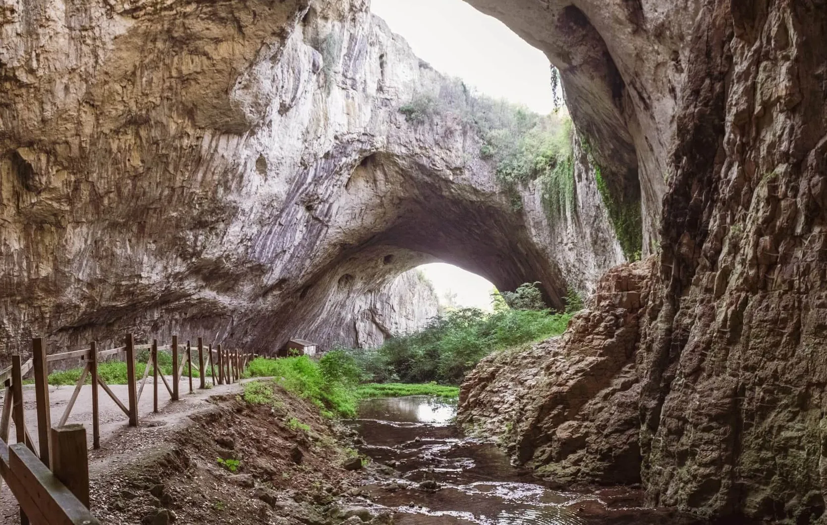 Cueva Devetashka