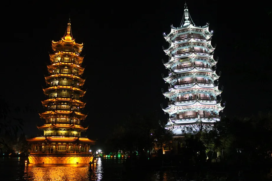 Pagodas del Sol y la Luna