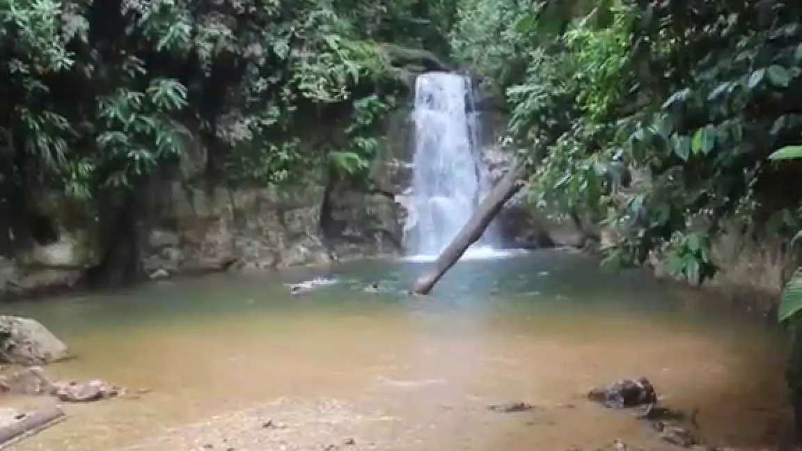 Cascada de Latas