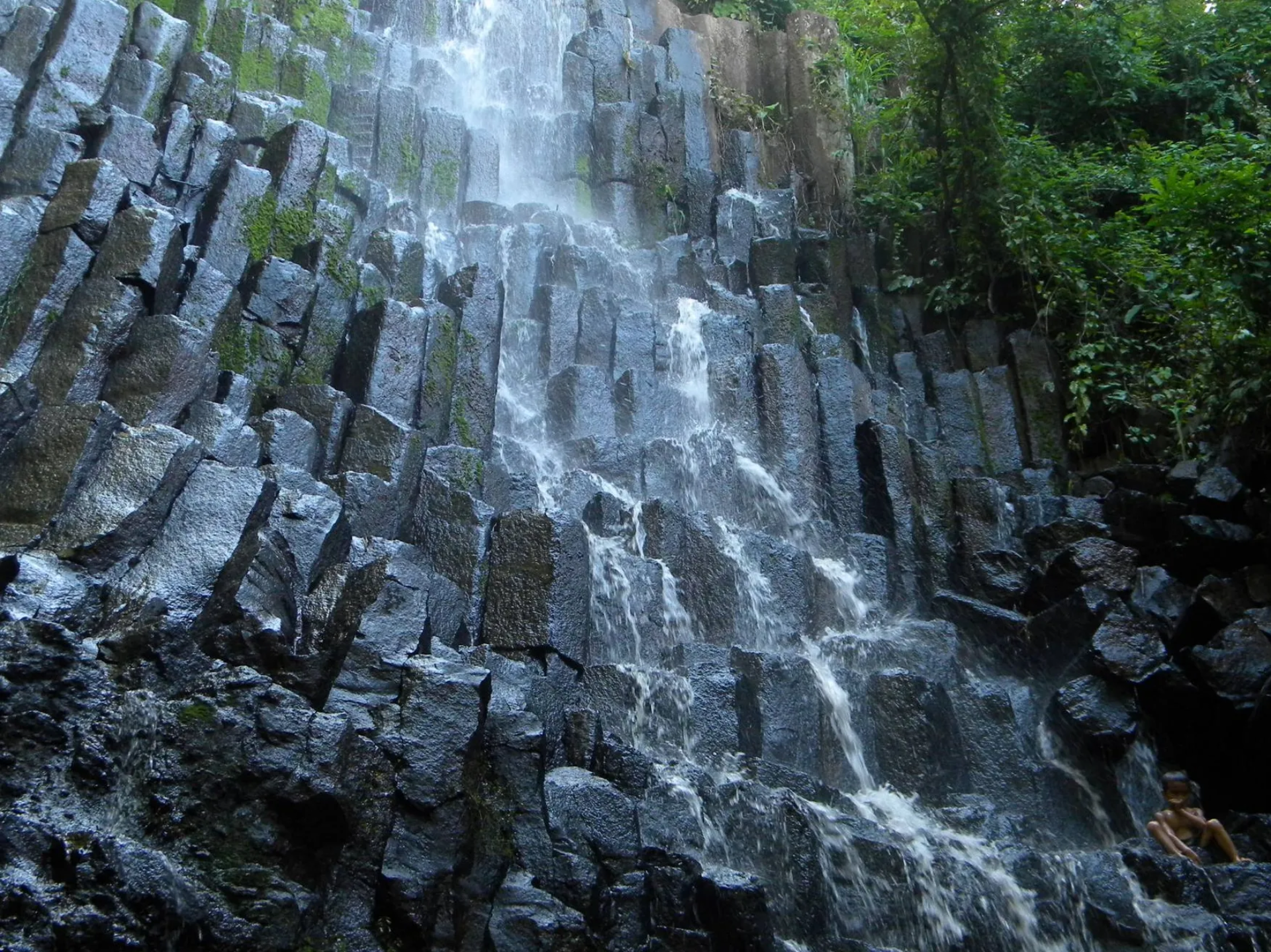 Cascada Los Tercios