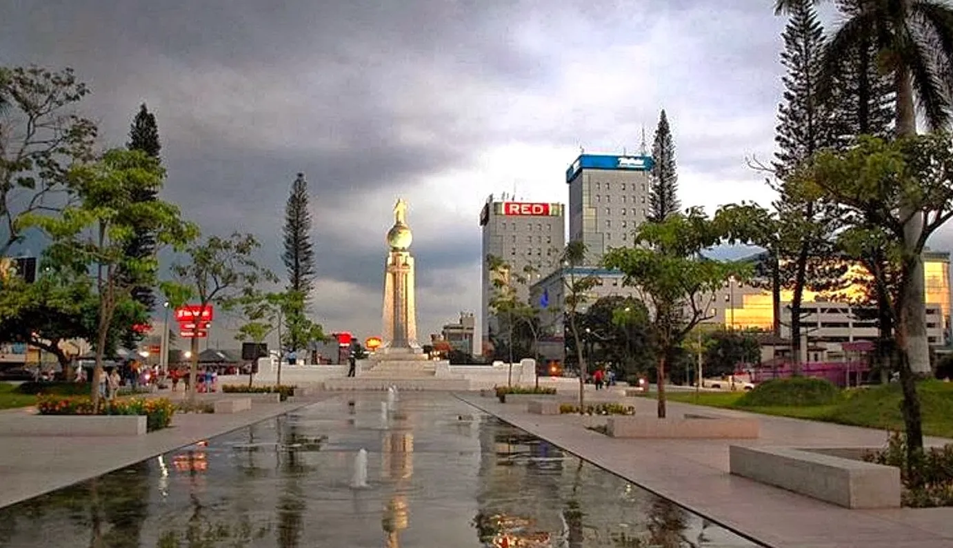 Monumento al Divino Salvador del Mundo