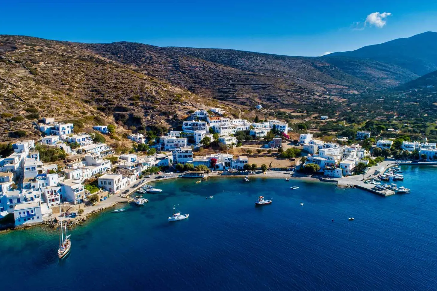 Precioso puerto de Katapola