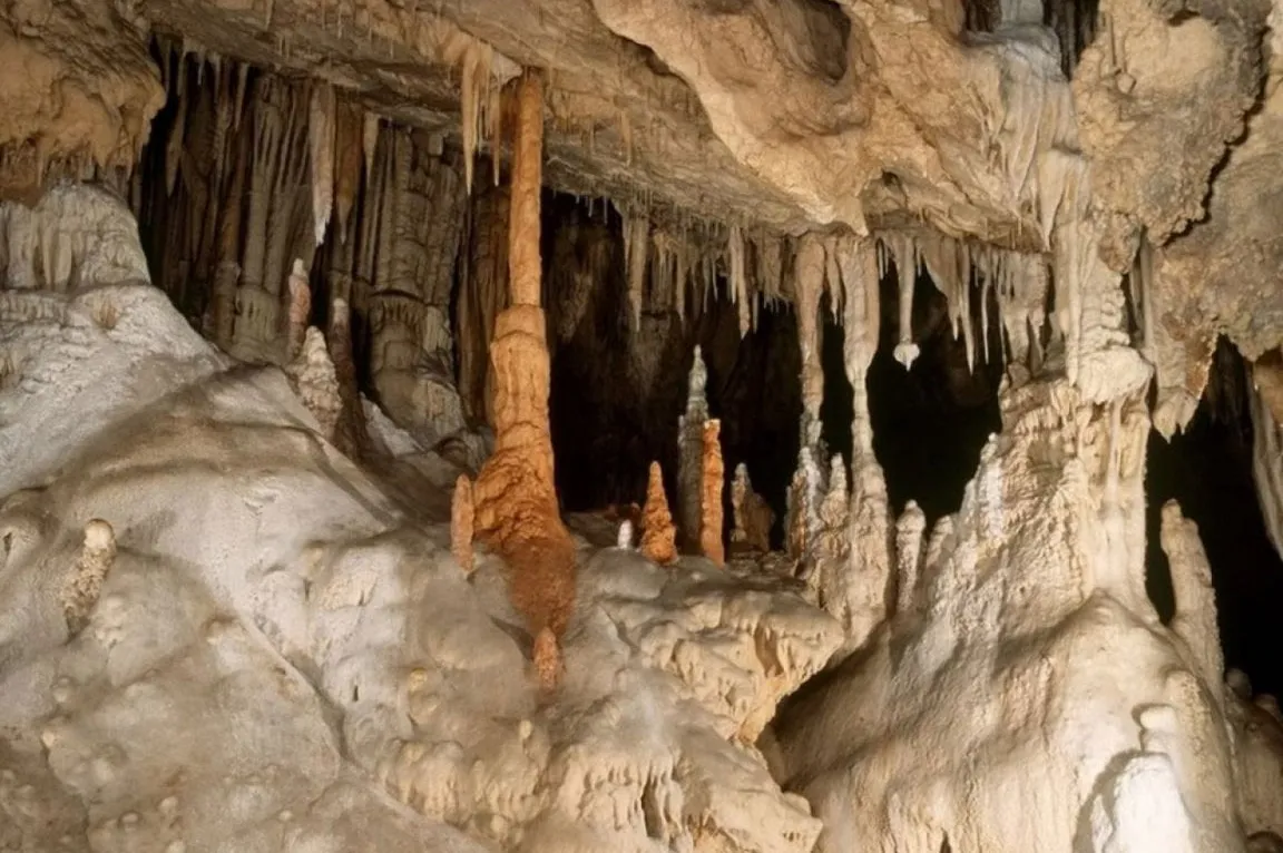 Cueva de Perama