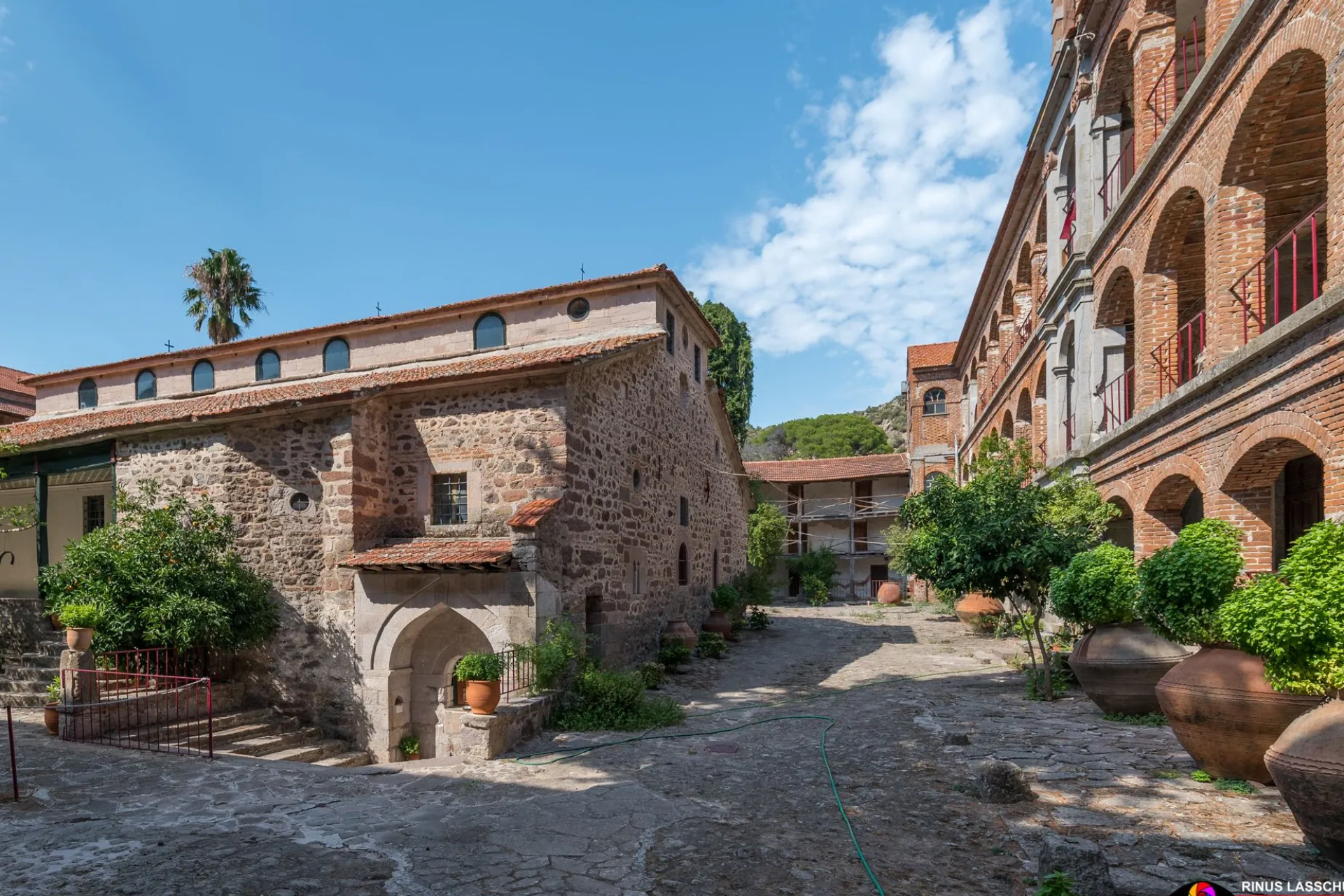 Monasterio de Limonos