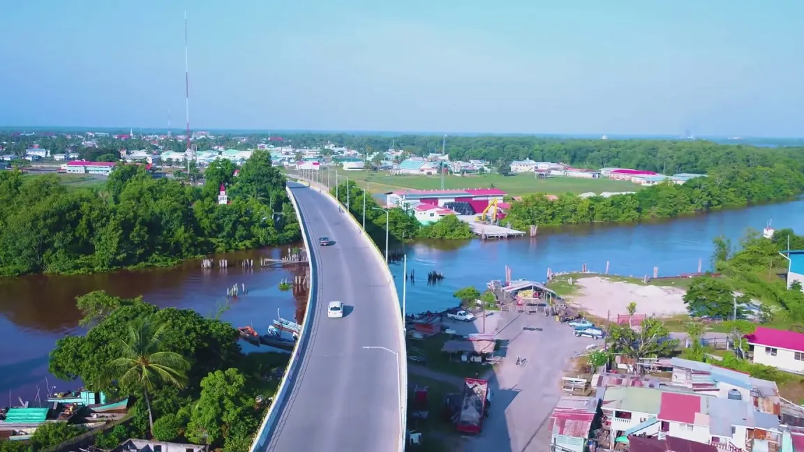 Puente sobre el Río Berbice