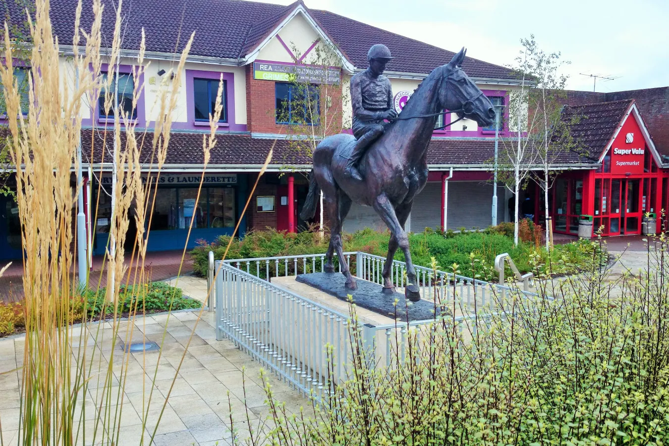 Arkle Memorial Statue