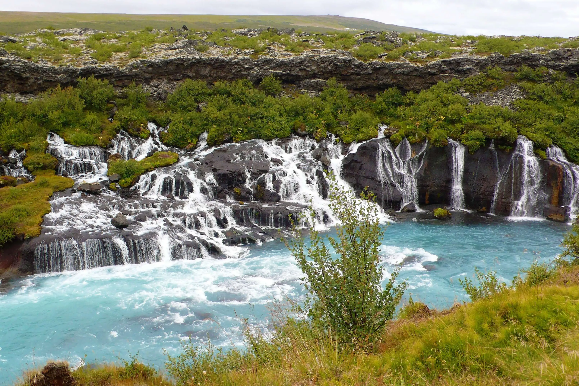 Cascada Hraunfossar