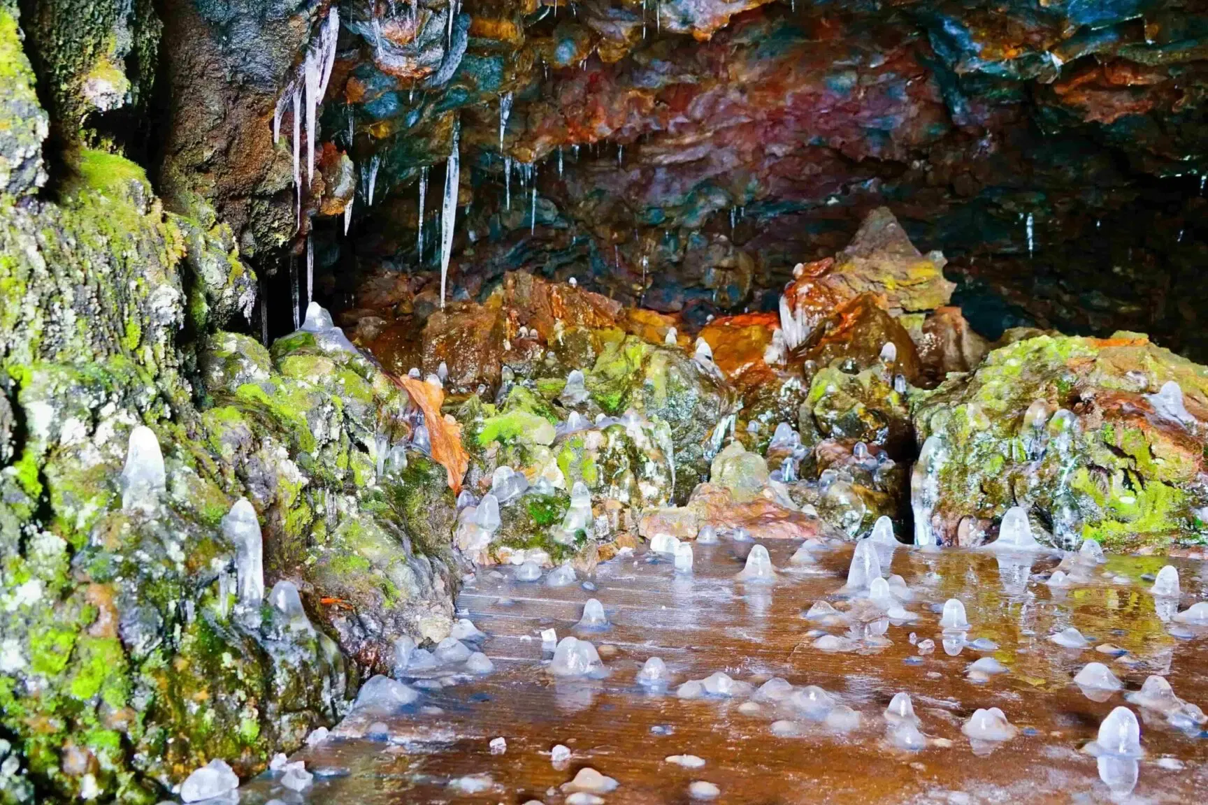 Vatnshellir Cave