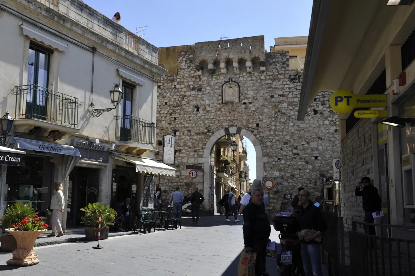 Puerta Messina y Puerta Catania
