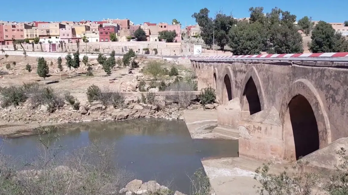 Puente Antiguo sobre el Río Oum Er-Rbia